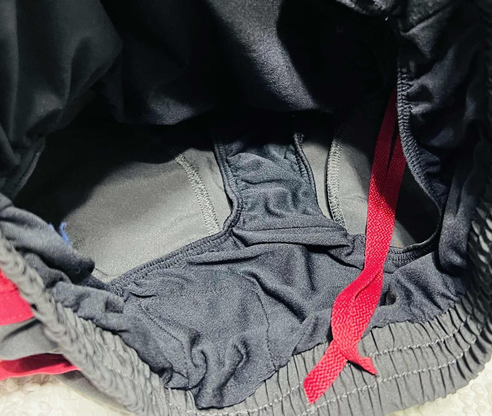 Under Armour Women’s Running Shorts Loose Dark Gray Red Lightweight Size Small thumbnail 6