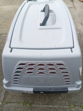 Medium Sized Sturdy Pet/Cat Carrier Undamaged and Secure Excellent Condition