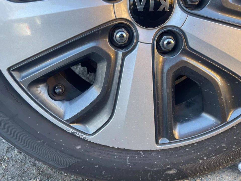 2017-2022 KIA NIRO RIGHT REAR 16X6.5 5-SPOKE ALLOY WHEEL B-COND CURB RASH 64822 - Image 4 of 4