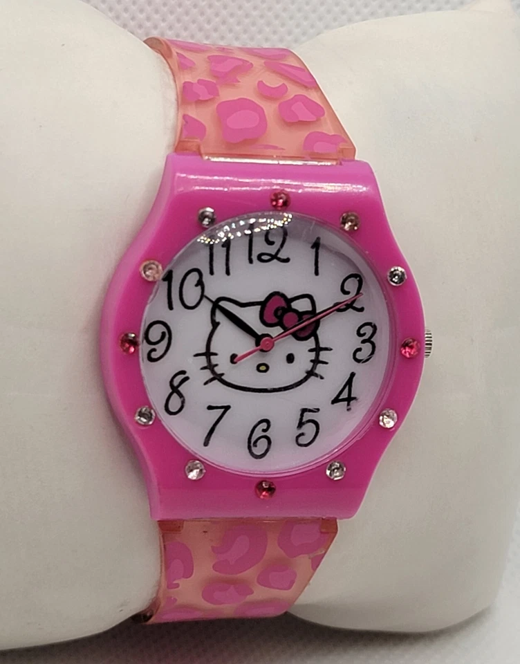 Reloj Hello Kitty Sanrio 2013 para dama rosa brillante bisel correa de plástico leopardo H8 Foto 3 de 4