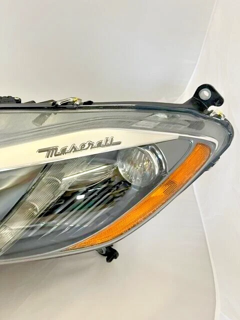 Faro deportivo Maserati Granturismo 2018 2019 2020 conductor izquierdo usado Foto 2 de 4