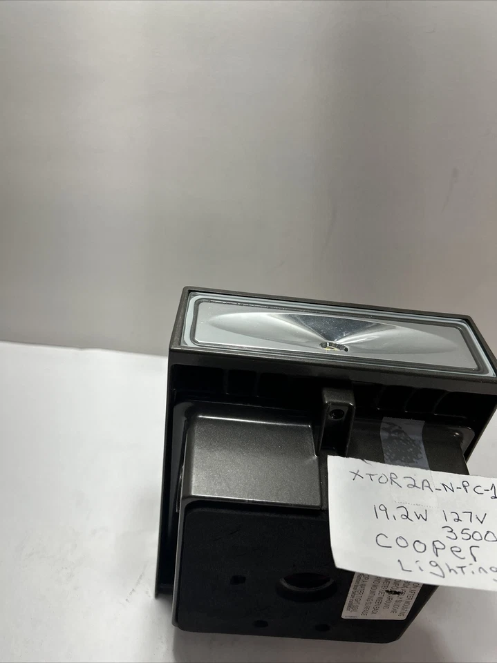 Cooper Lighting 19.2w Crosstour LED Wall Pack 3500K 127v White XTOR2A - Image 3 of 4