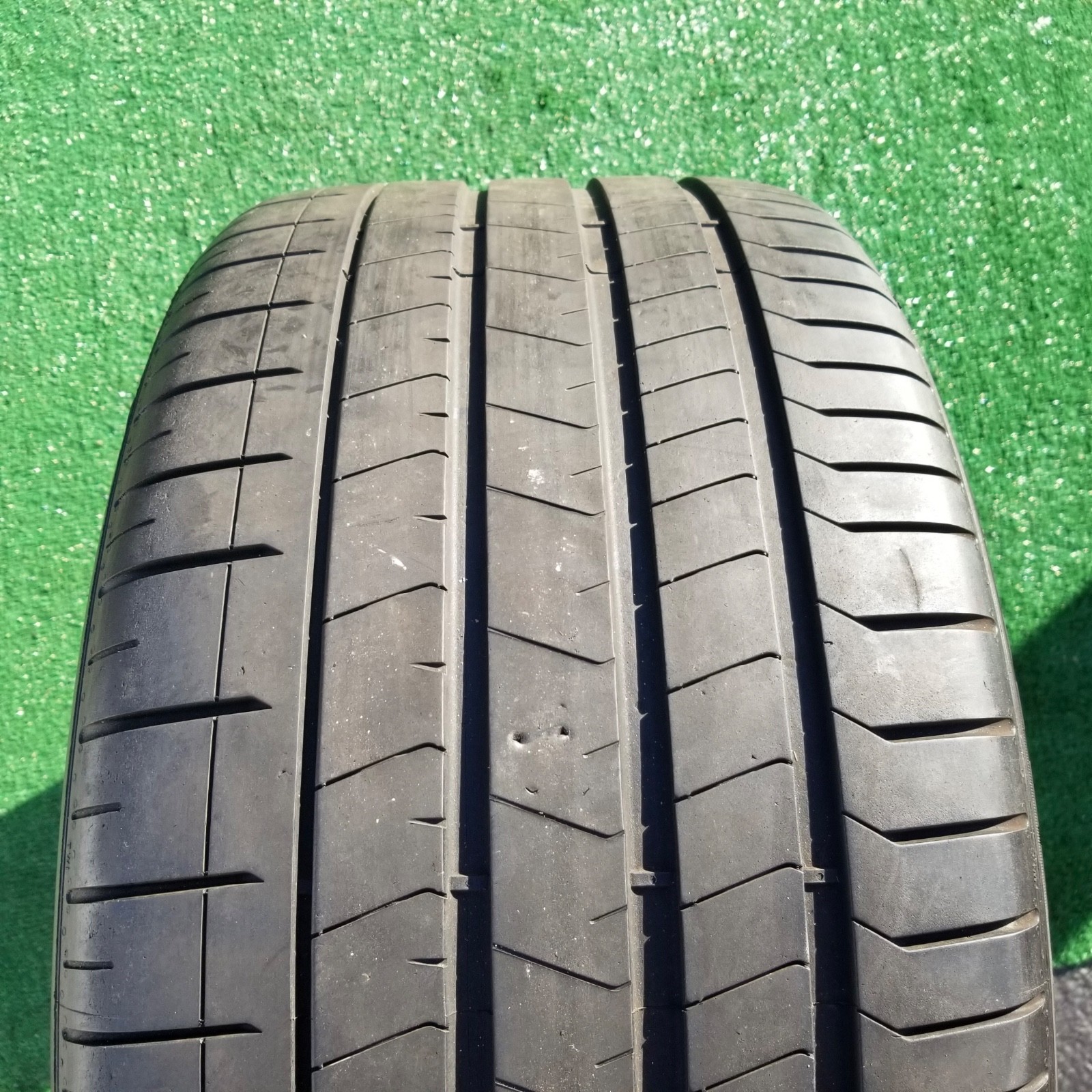 325/30R23 Pirelli P Zero Tire PZ4 Lamborghini Urus 325/30ZR23 325 30 23 80% 7/32