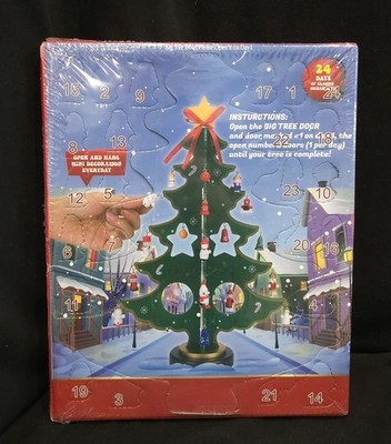 NIB Wooden Christmas Tree Advent Calendar Incl. 28 Ornaments 1 Star Topper NEW