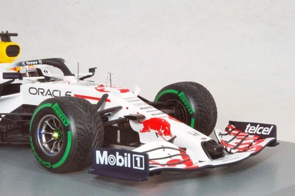 Spark Model RedBull Racing Honda RB16B 2nd Turky GP #33 2021 Max Verstappen 1/18 - Image 4 of 4