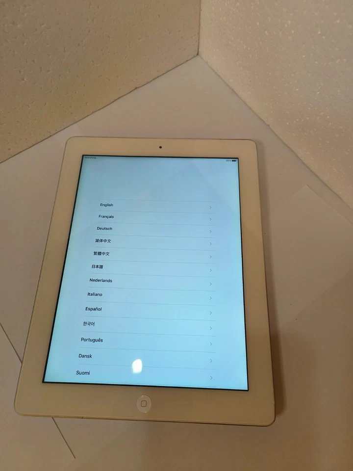 Apple iPad (3rd Generation) 64GB White [A1430] [iPad3, 3] Wifi + Cellular - Image 3 of 4