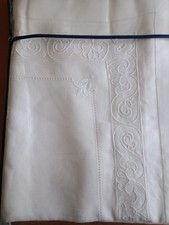 Copriletto Matrimoniale puro lino  ricamo a mano bianco.