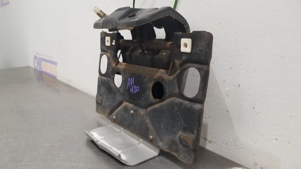 Cadillac Eldorado Biarritz 1977 llenado de combustible cubierta de puerta soporte de etiqueta Foto 4 de 4