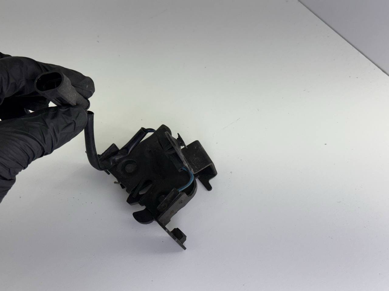 2014 - 2021 Maserati Ghibli Front Right Hood Bonnet Lock Latch Actuator 437