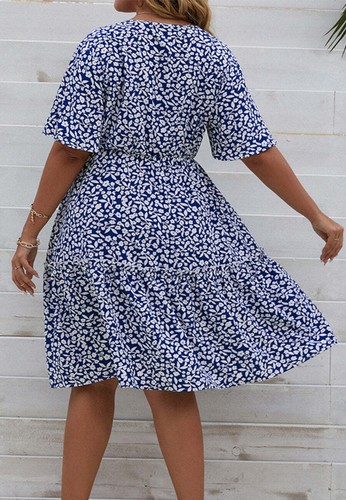 Plus Size Floral Surplice Neck Short Sleeve Dress - Bild 7 von 11