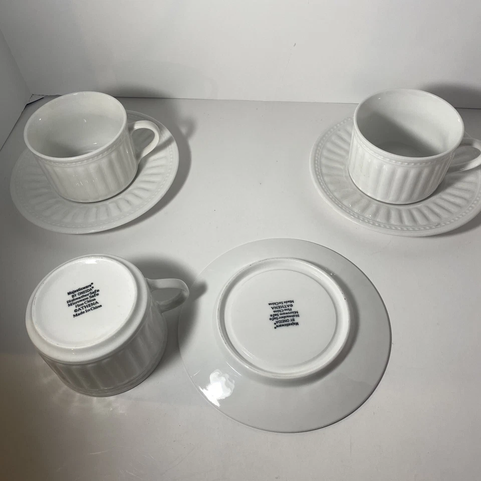 Juego de tres tazas de té y platillos Majesticware de Oneida Athena Foto 3 de 4