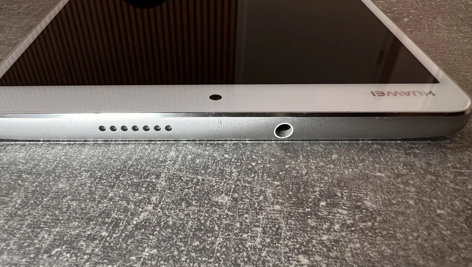 Huawei MediaPad M3 LTE - iPad Mini Alternative, mit 8,4" recht klein & handlich - Bild 2 von 4