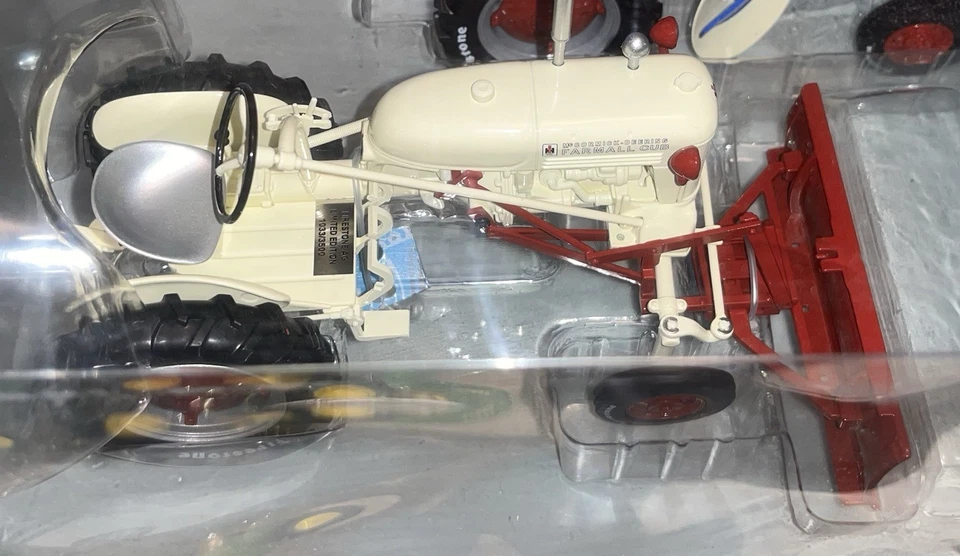 SPECCAST Firestone "Wheels of Time" Farmall Cub Mccormick Deering 1/16 #d - Image 3 of 4