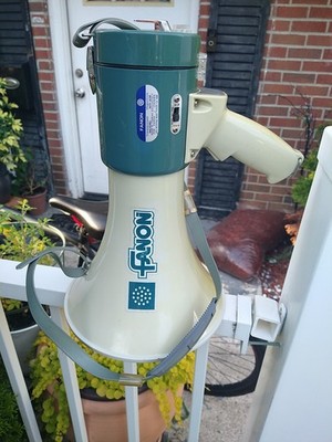 Fanon Megaphone MV-20S Fog Horn Bullhorn Amazing Awesome Condition!No Microphone