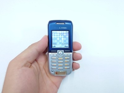 Sony Ericsson K300i Handy (entsperrt) - Visual Blue Vintage Klassiker alt