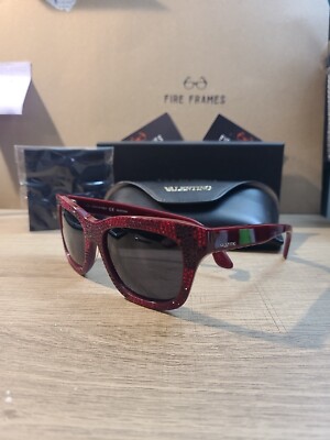 Valentino Camouflage Red V670SC-638 53-18-140 Sunglasses Valentino Garavani Green Square Unisex Sunglasses V670SC 638  main image 3