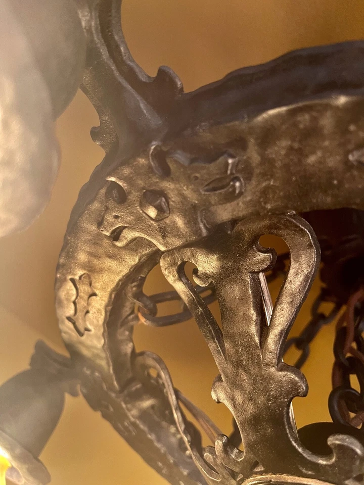 Vintage Light 1930 Virden Beacon Hill "dog head" semi-flush ceiling light - Image 4 of 4