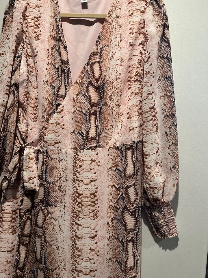 Vestido Bar III, estampado de serpiente, largo midi, manga larga, talla mediana Foto 4 de 4