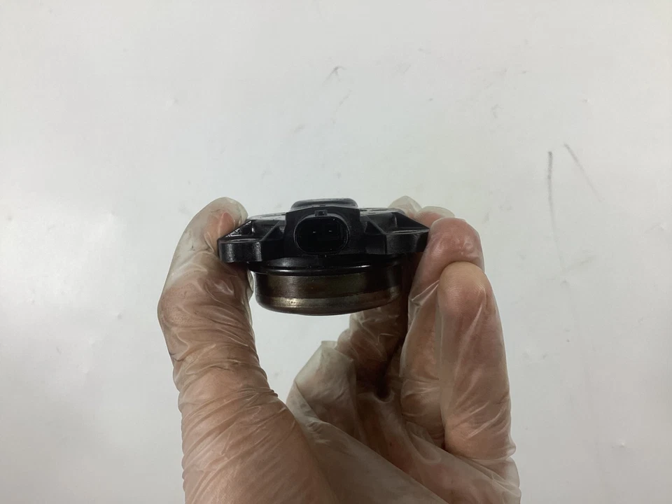 Imán ajustador del árbol de levas del motor Mercedes-Benz ML350 2006-2011 A2720510177 OEM. Foto 2 de 4