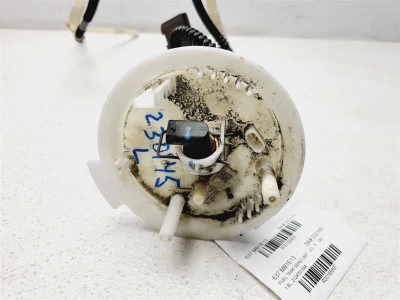 Mercedes-Benz C250 2013 tanque de combustible unidad de envío OEM 2124701394 Foto 2 de 4