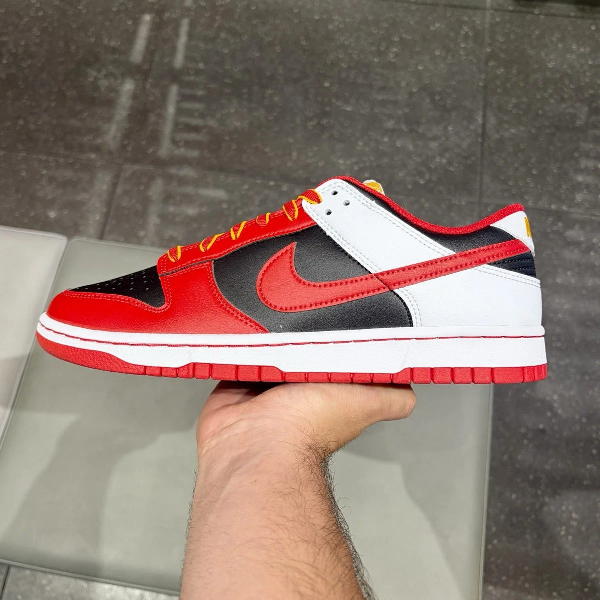 NIKE Dunk Low レッド/ホワイト/ブラック 8 Nike Dunk Low White Black Red for Sale | Authenticity Guaranteed