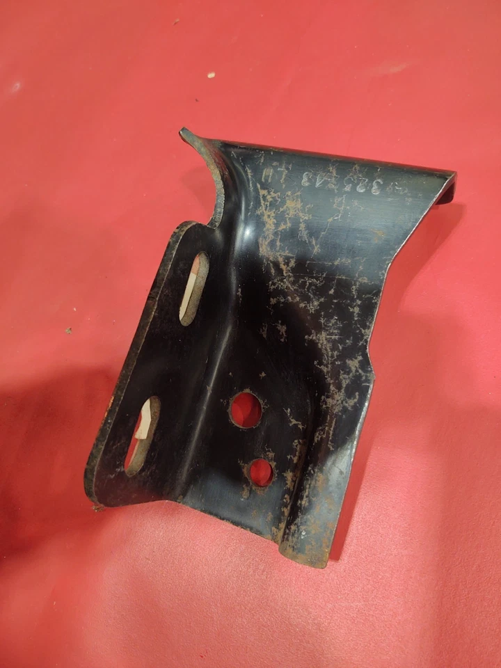 NOS OEM GM 73 1973 CHEVELLE EL CAMINO GMC SPRINT PARACHOQUES SOPORTE FRONTAL SOPORTE Foto 4 de 4