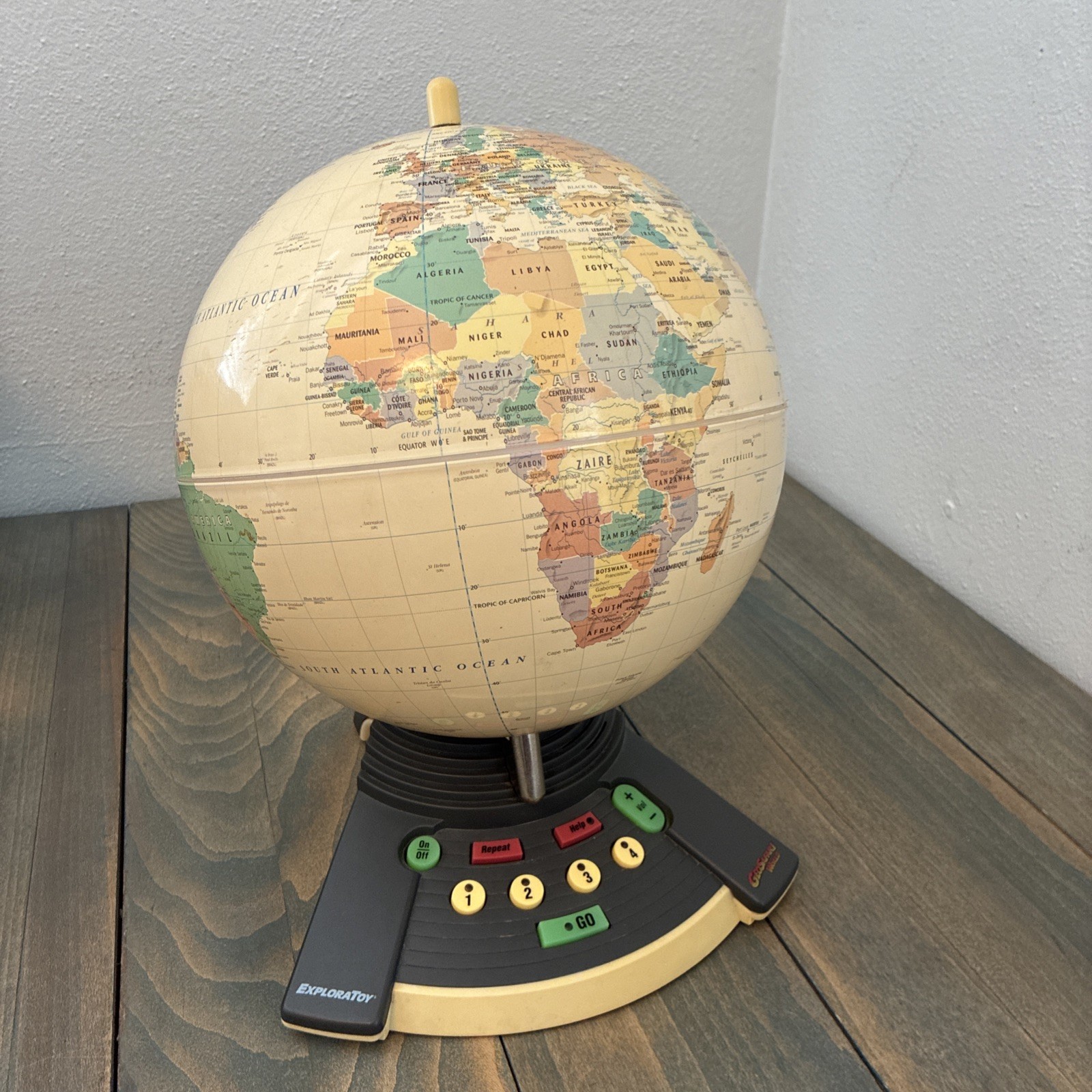 Vintage 1990s Geo Safari Talking Interactive Globe Learning Game 6490 (ST)