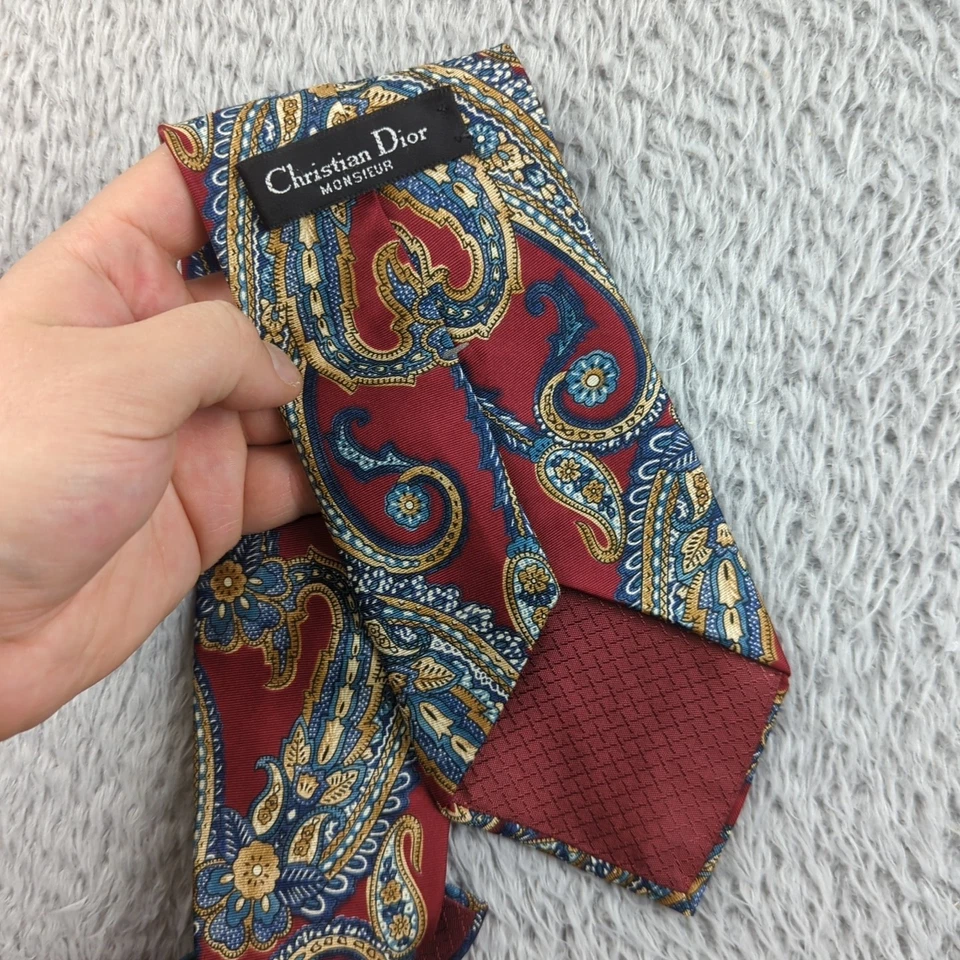 VTG Christian Dior Neck Tie Men 56 Red Blue Paisley Made in USA Silk Monsieur Foto 2 de 4
