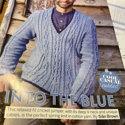 Sian Brown Strickmuster Herren DK V-Ausschnitt Pullover ins Blau Debbie Bliss 