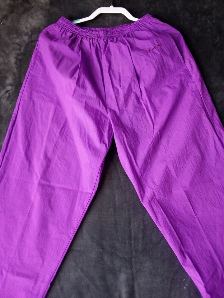 Calça jogger feminina Reebok corta-vento roxa nylon cordão sólida pequena - Imagem 4 de 4