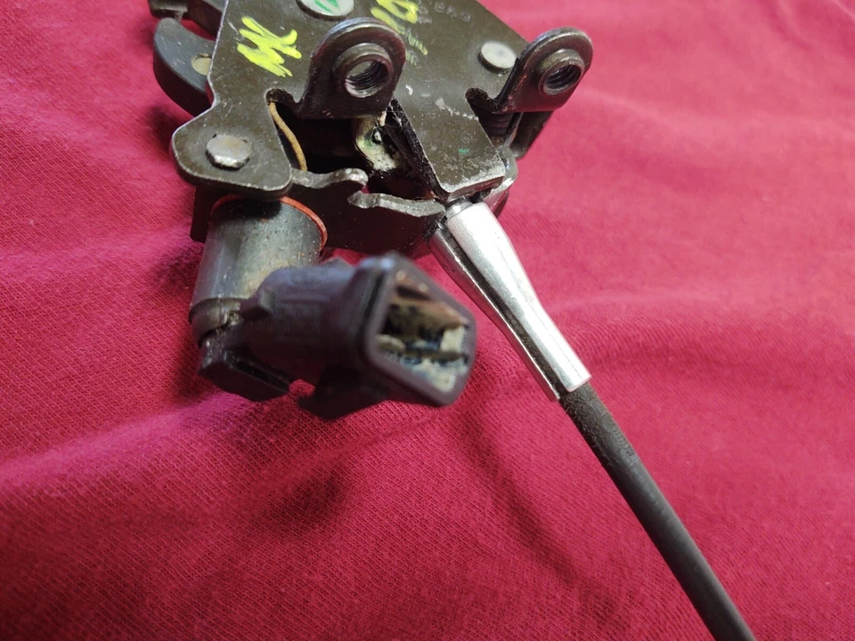 BACK WINDOW GLASS LATCH WITH CABLE FORD EXPLORER 2002-2005 4L2Z-7840860-AA - Image 3 of 4