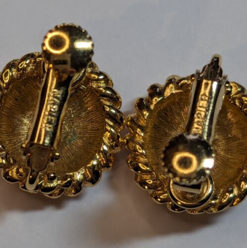 Vintage Lot Clip On Earrings 10 Pair Monet Bijan Sarah Cov Napier Avon Gold Tone - Picture 16 of 24