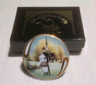 P. Buckley Moss Society 1994 Country Wedding Pin / Brooch / Pendant w /case 