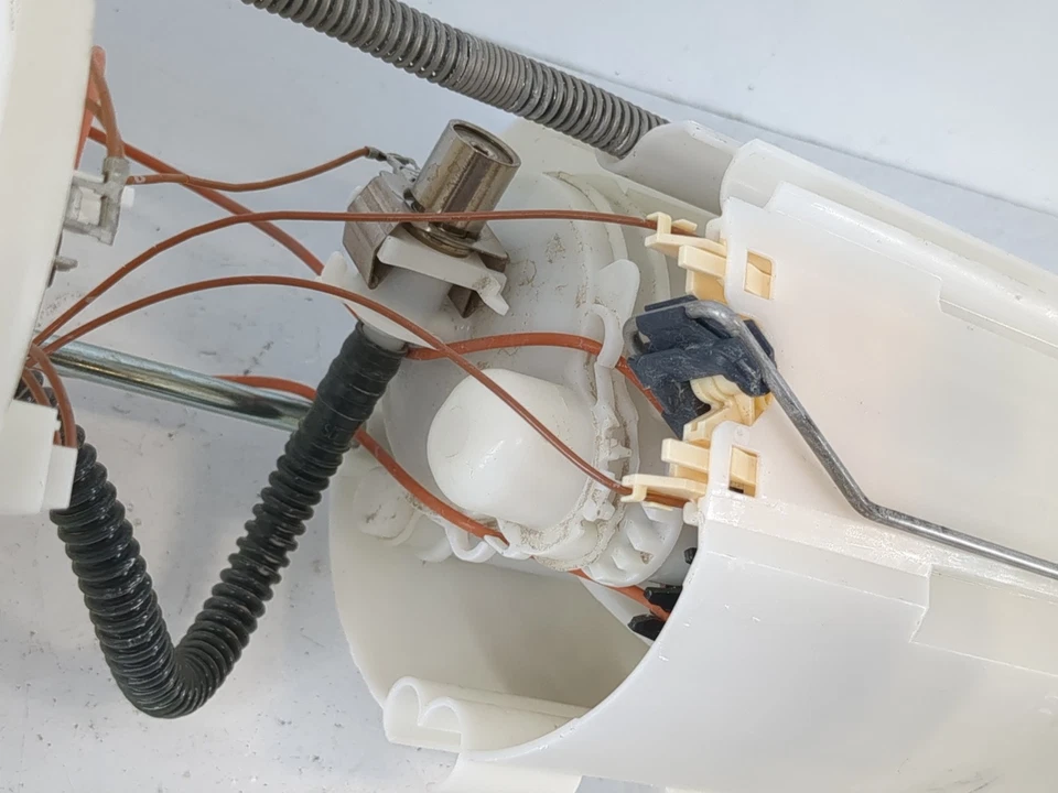 Conjunto de bomba de combustible eléctrica Ford Escape 2017-2019 KPQZG Foto 2 de 4