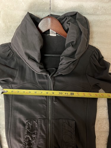 Precio de venta sugerido por el fabricante $318 Prairie Underground sudadera con capucha de capa larga en color carbón talla pequeña - Imagen 12 de 15
