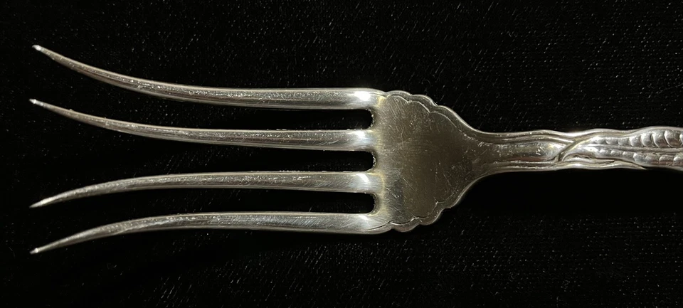 Cubiertos de plata de ley - Tenedor de carne fría Tiffany Aitanthus Foto 3 de 4