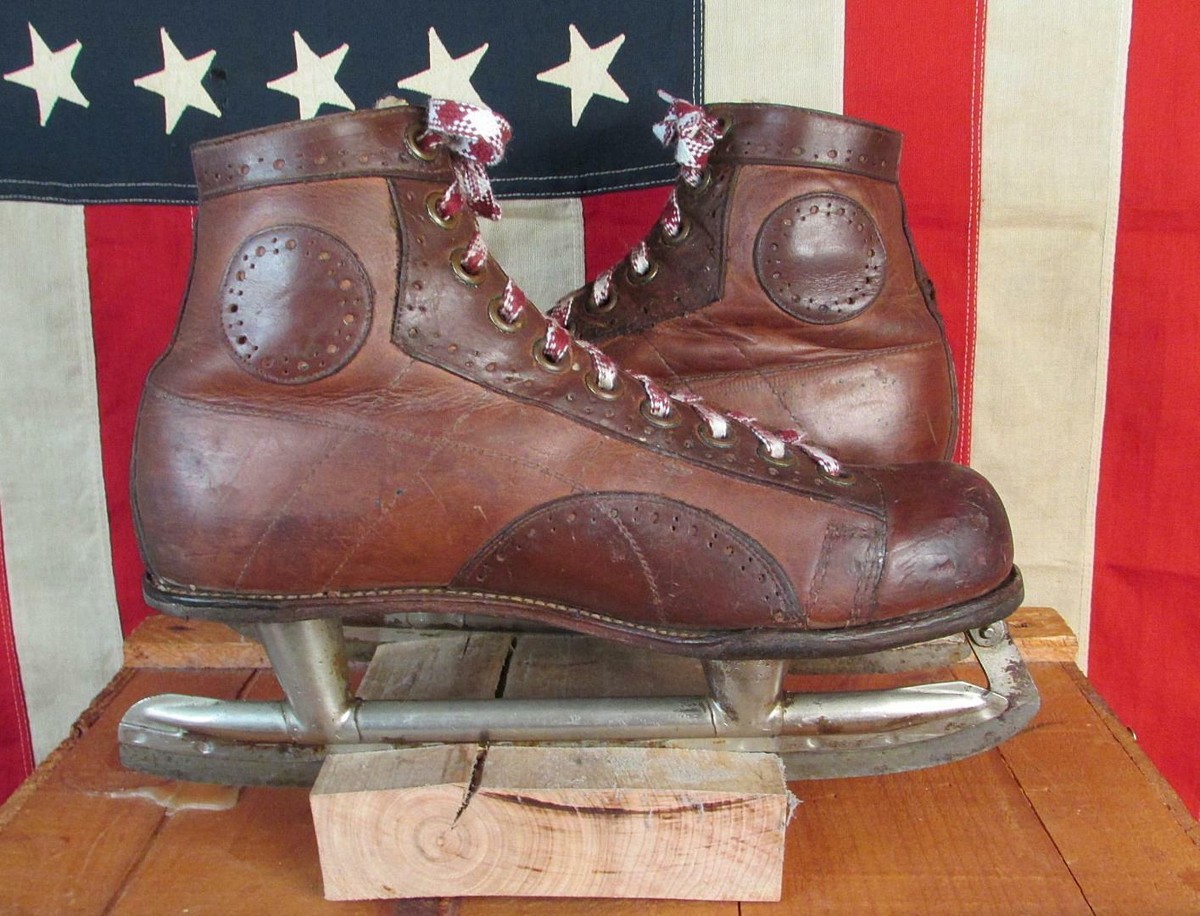 Vintage 1930s Canadian Flyer Brown Leather Ice Hockey Skates  display picture 1