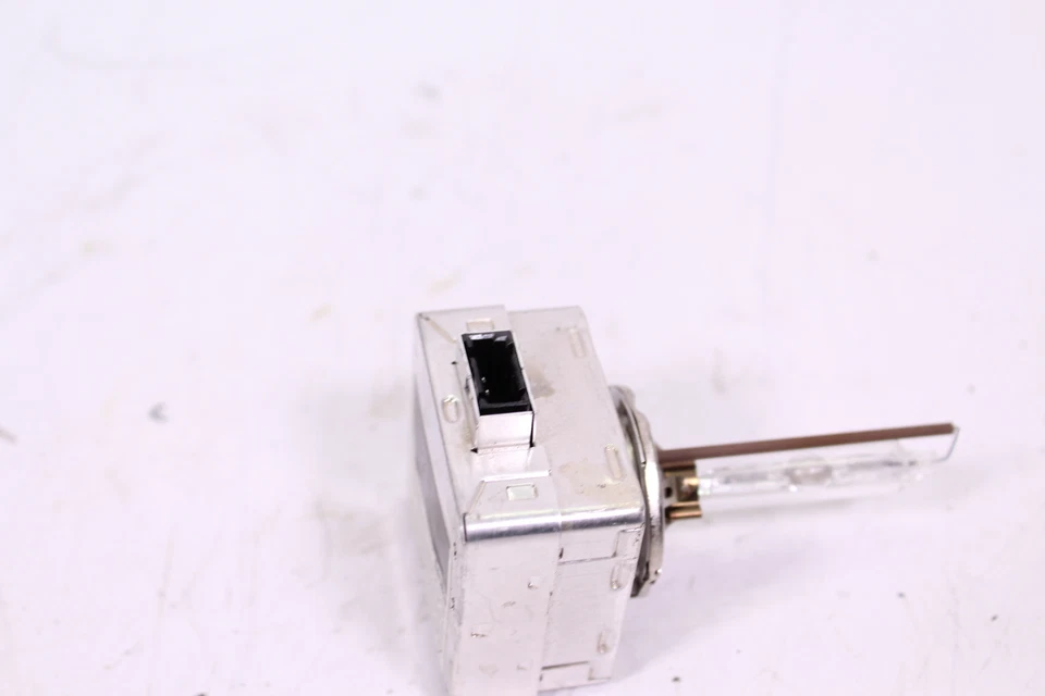 2013 BMW K1600 GT ФАРЫ КСЕНОНОВАЯ ЛАМПА 63128523990 - Изображение 2 из 3