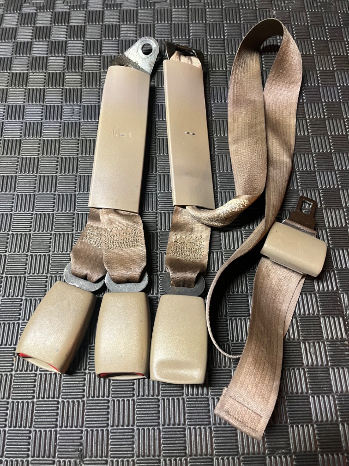 Silverado Sierra Extended Cab 99-02 Complete Rear Seat Belt Buckles Tan OEM