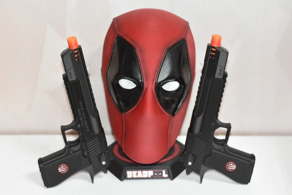 Deadpool & Wolverine x2 Deagles Black Guns Replica Props For Cosplay Unofficial - Immagine 2 di 4