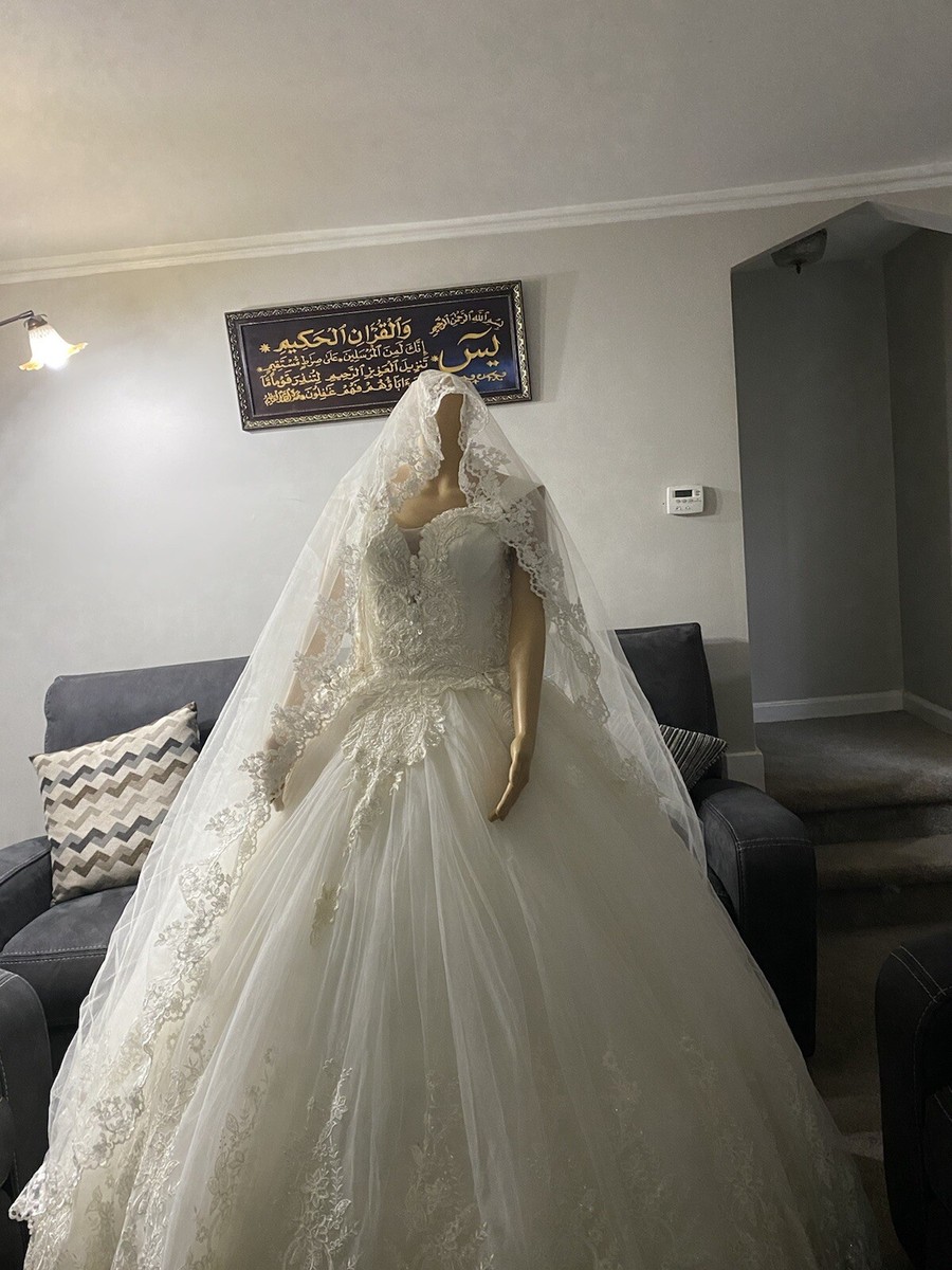WEDDING DRESS FOR SALE (Ivory)Used 1 Time For 3 1/2 Hours. $1500 Is A Steal WEDDING DRESS FOR SALE (Ivory)Used 1 Time For 3 1/2 Hours. $1500 Is A Steal