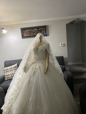 WEDDING DRESS FOR SALE (Ivory)Used 1 Time For 3 1/2 Hours. $1500 Is A Steal