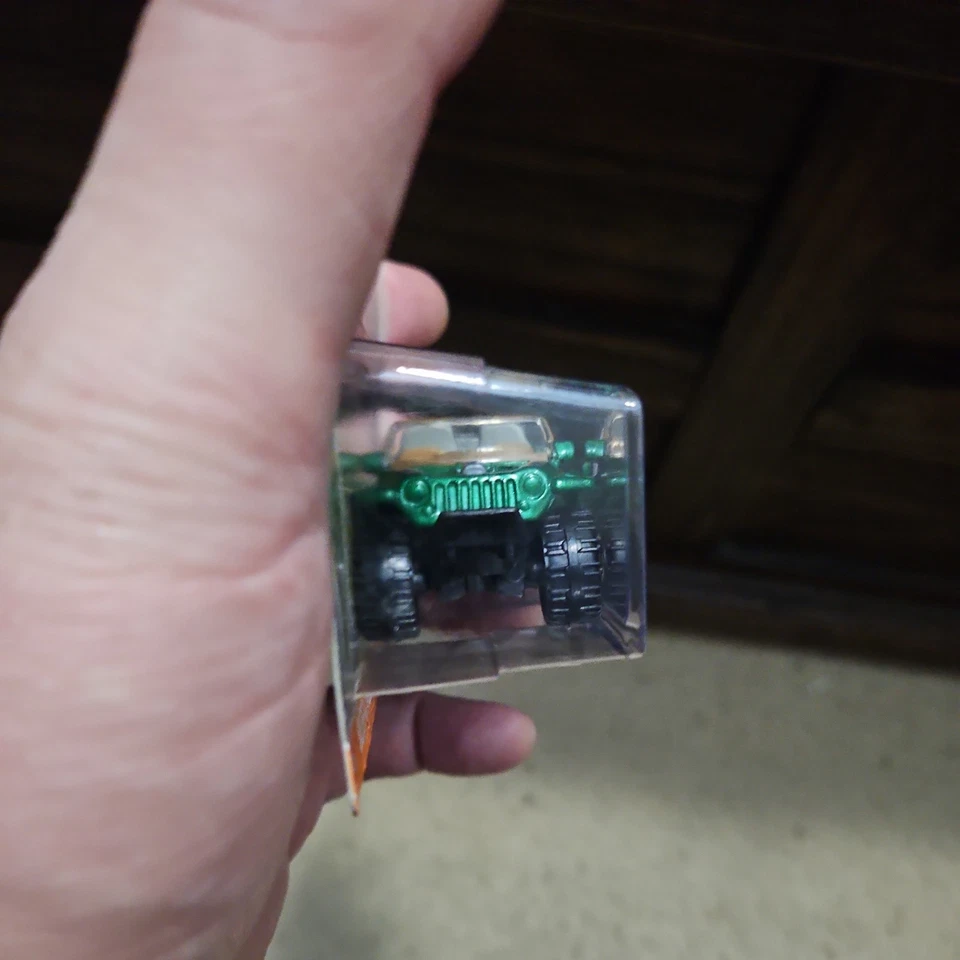 JEEP HURRICANE CONCEPT CAR RARO ESCALA 1:64 COLECCIONABLE DIECAST MODELO COCHE VERDE Foto 4 de 4