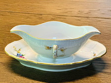 Zum Verkauf steht eine elegante, einteilige Porzellan-Sauciere der K&ouml;niglichen P