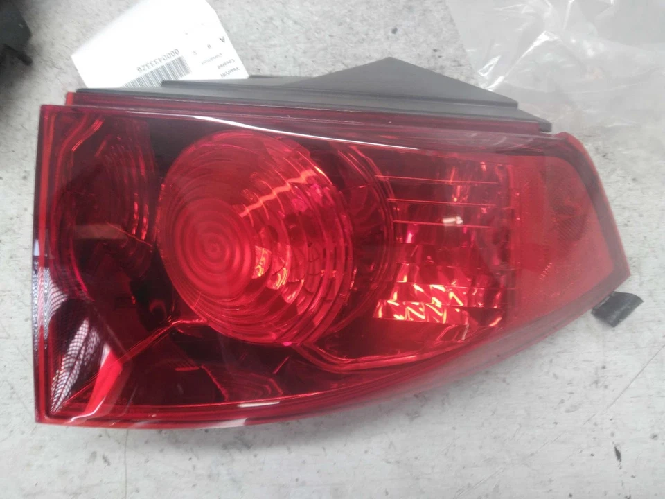 Used Right Tail Light Assembly fits: 2012 Acura Rdx quarter panel mounted Right — 第 2/4 张图片