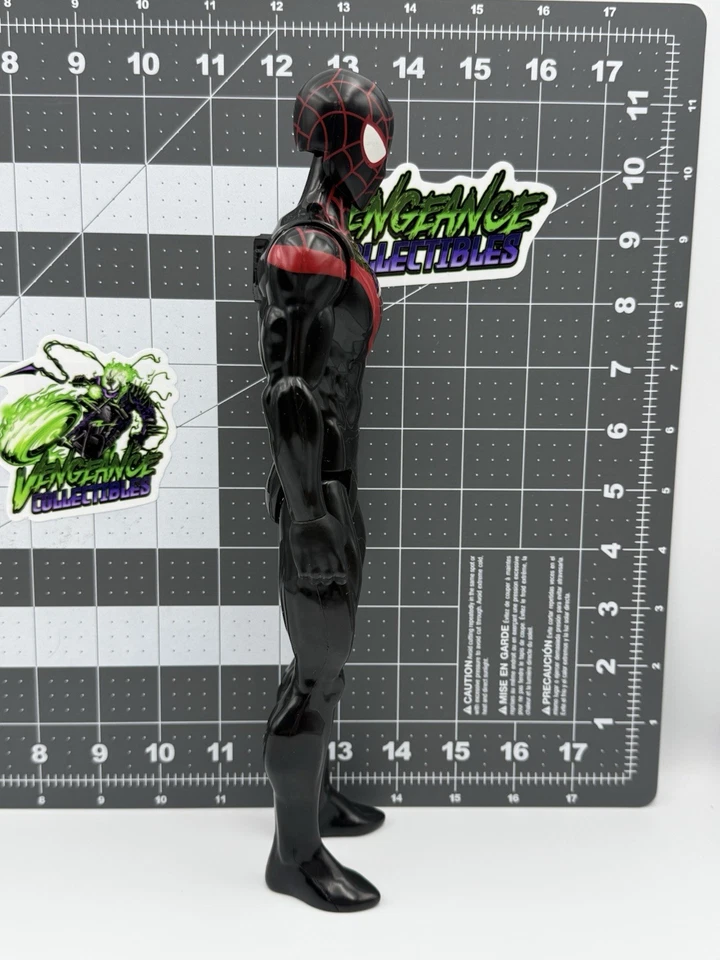 Terno preto Marvel Titan Hero Series 12" Ultimate Spiderman Spider Man 2017 - Imagem 2 de 4