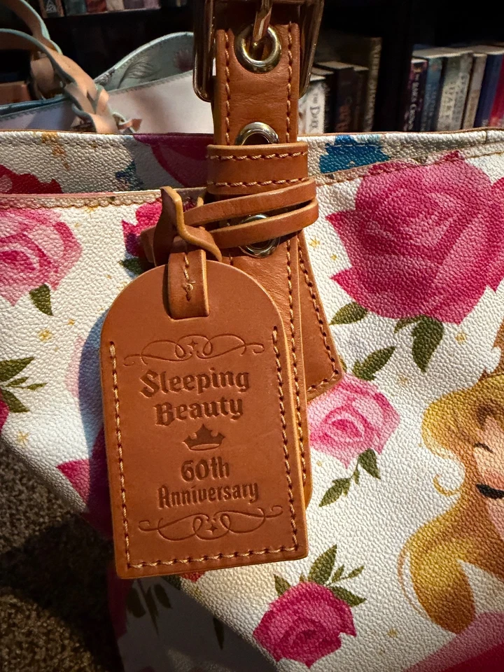 Bolso Aurora 60 Aniversario La Bella Durmiente Disney. ¡Extremadamente raro y usado en excelente estado!  Foto 3 de 4