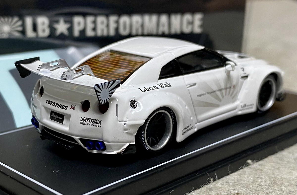 LB Performance Nissan GT-R R35 v1.5 Black & White Set 1/64
