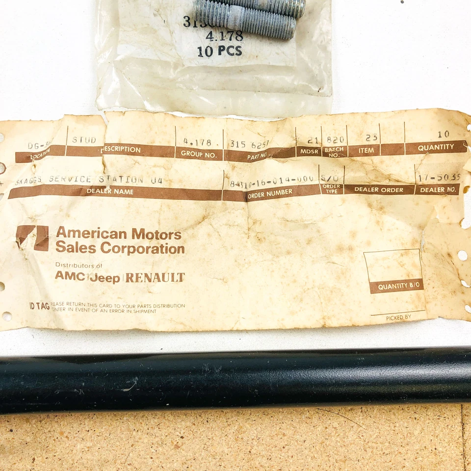 AMC Jeep 3156257 Stud for Exhaust Pipe To Manifold OEM NOS 1974-76 Foto 3 de 4