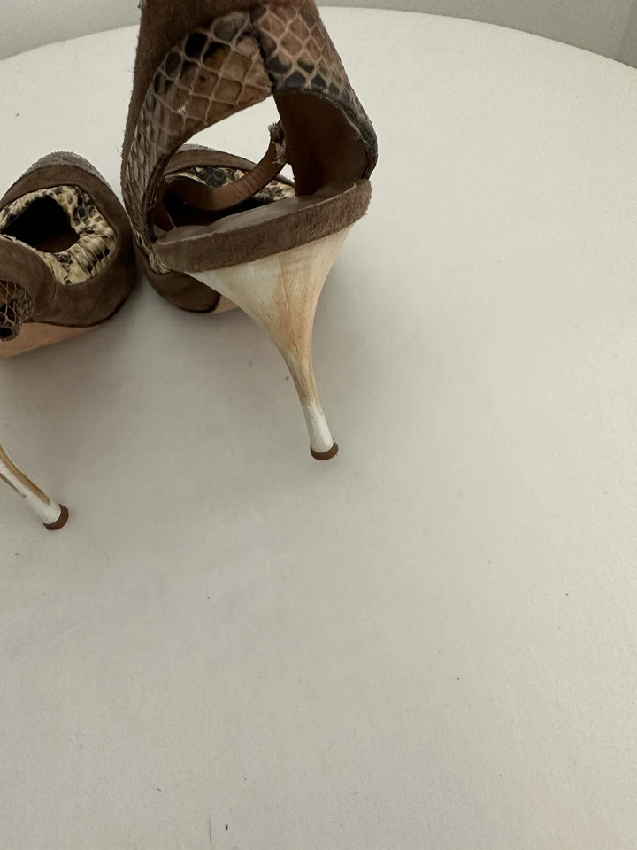 Latitude Mujer Estampado Serpiente Gamuza Hueso Tacón Bomba Tobillo Correa Mary Jane Talla 40/9 Foto 4 de 4